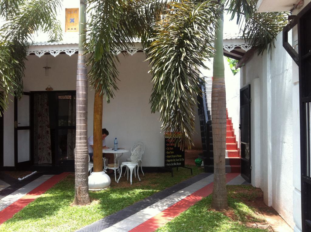 Friends Guesthouse Kudapaduwa Esterno foto