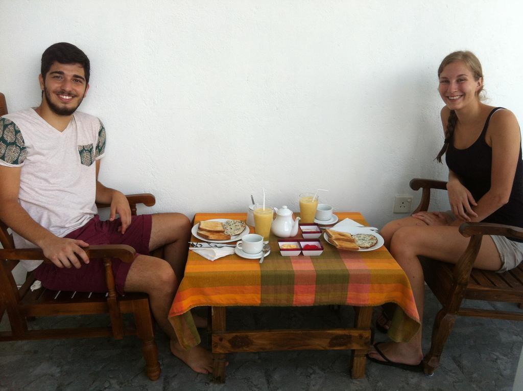 Friends Guesthouse Kudapaduwa Esterno foto