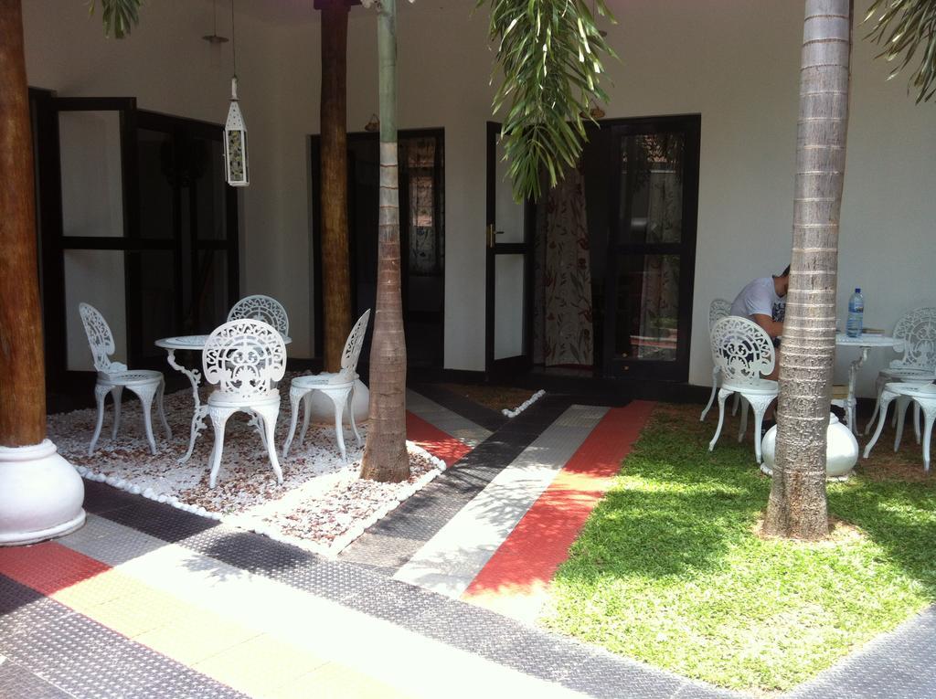 Friends Guesthouse Kudapaduwa Esterno foto