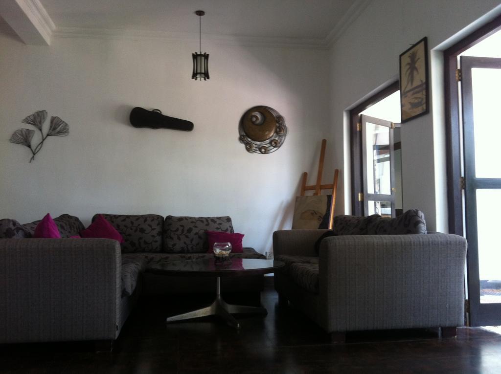 Friends Guesthouse Kudapaduwa Esterno foto