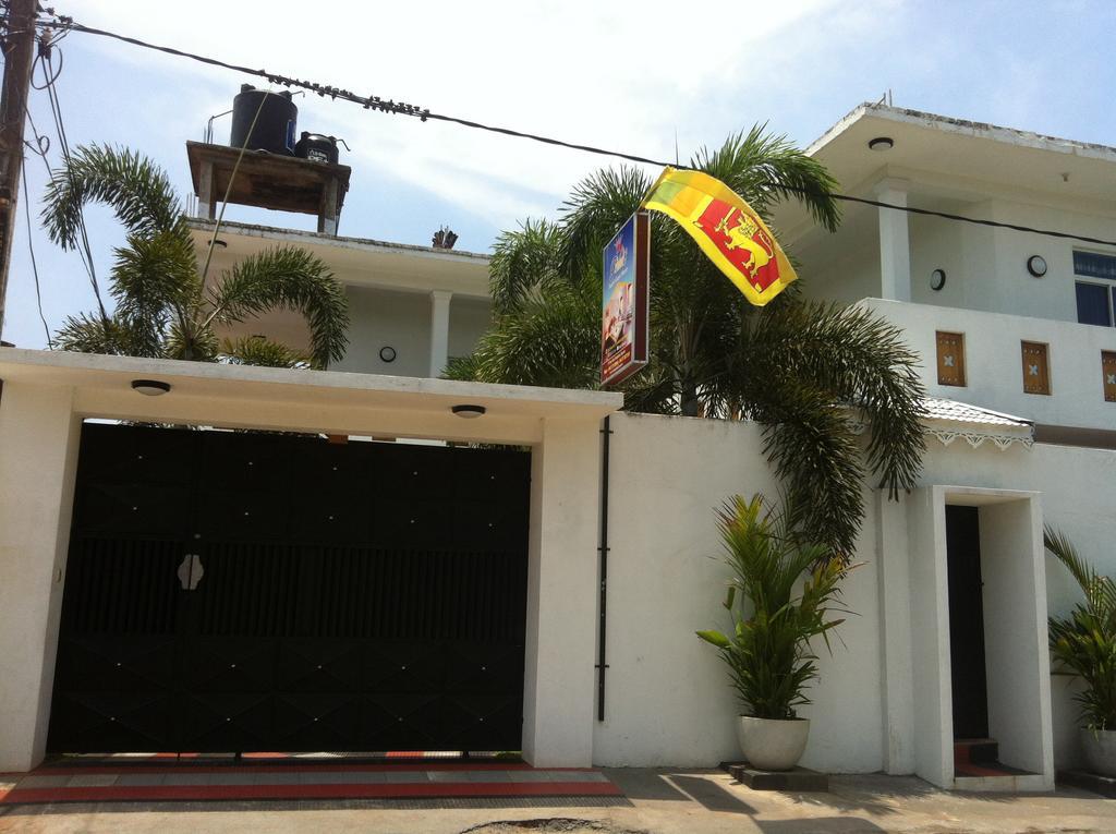 Friends Guesthouse Kudapaduwa Esterno foto